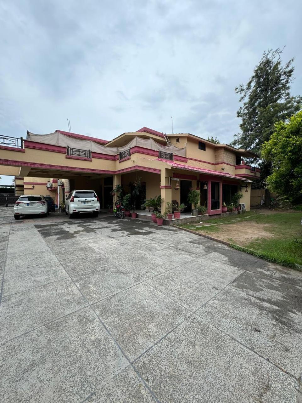 Casa Blanca Boutique Guest House Islamabad Exterior photo