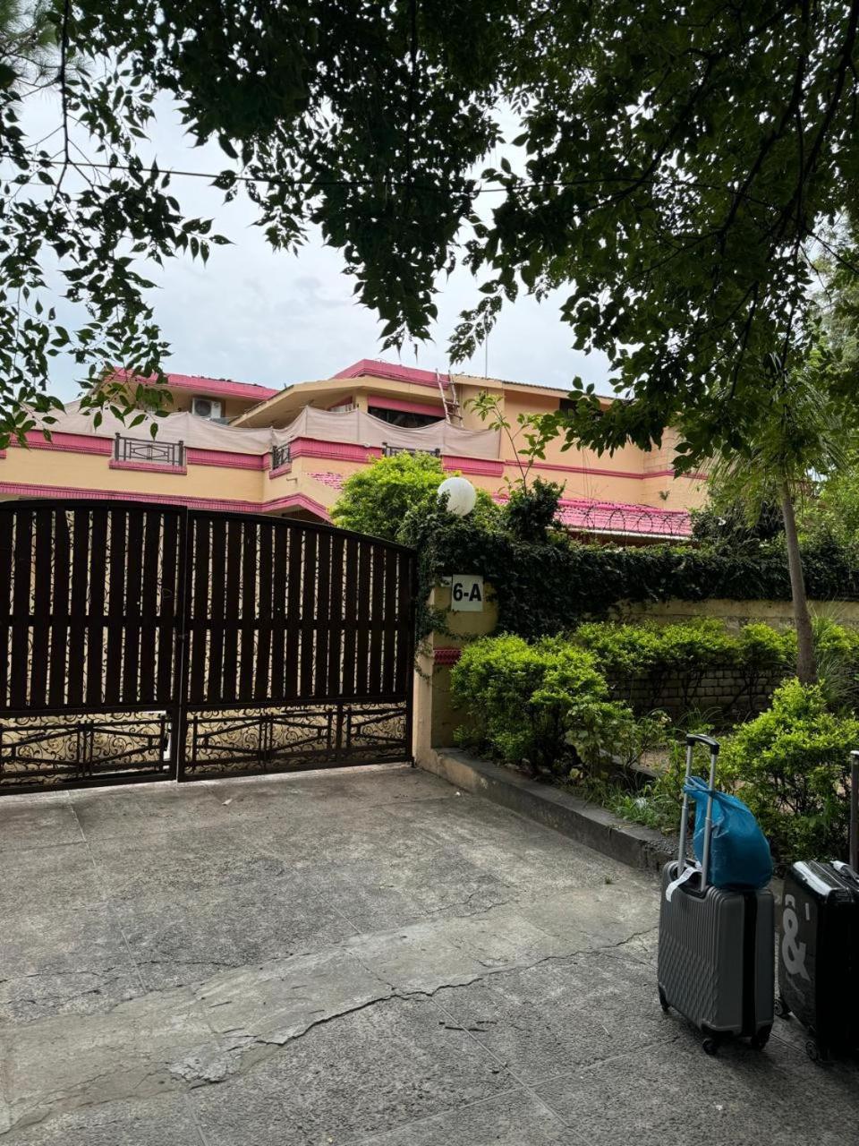 Casa Blanca Boutique Guest House Islamabad Exterior photo